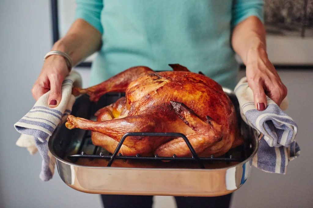 Turkey-roasting-pan-with-rack-and-lid-4