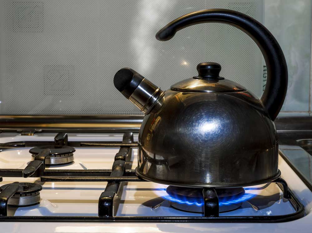 Can whistling kettle be used on gas stove?