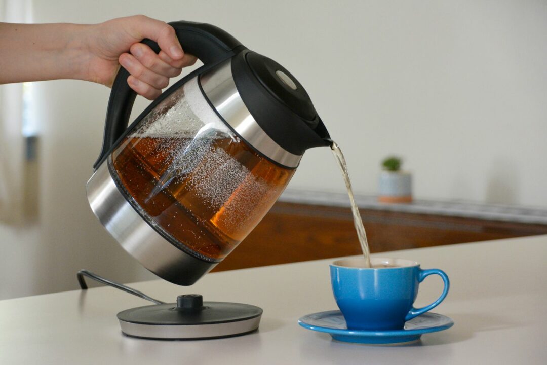 how-to-make-tea-in-a-kettle-01