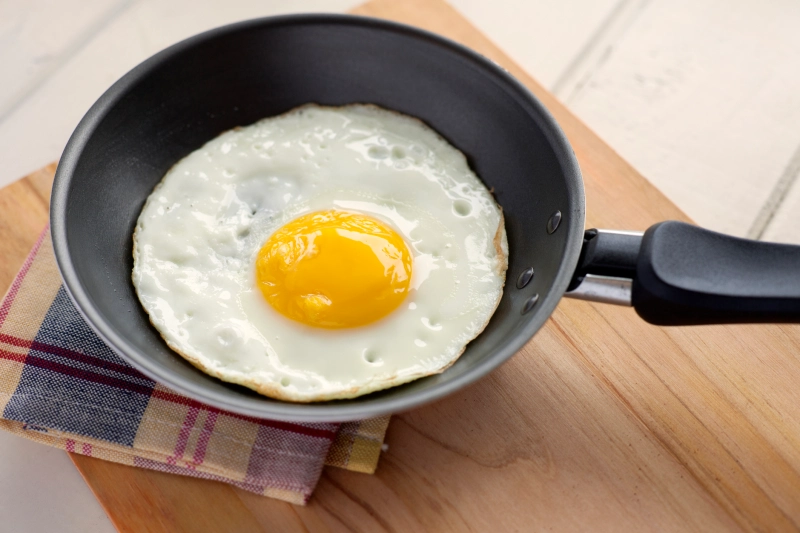 omelette pan vs skillet 09