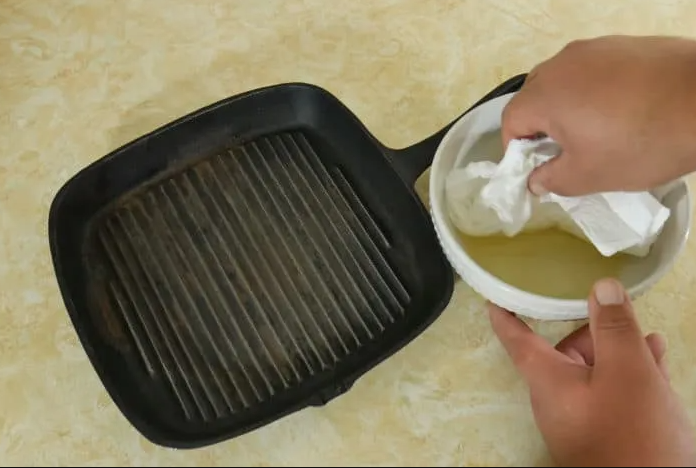 How to clean burnt cast iron grill pan 08