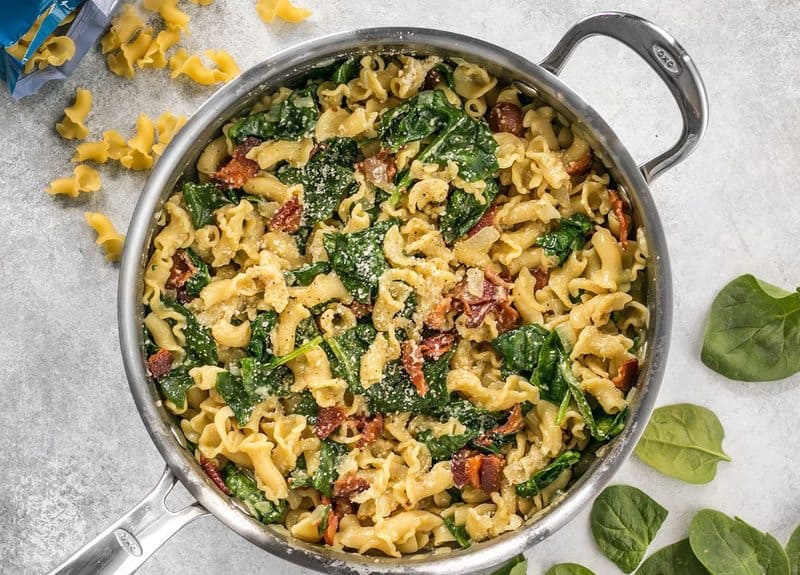 How to Make Pasta with Bacon and Spinach