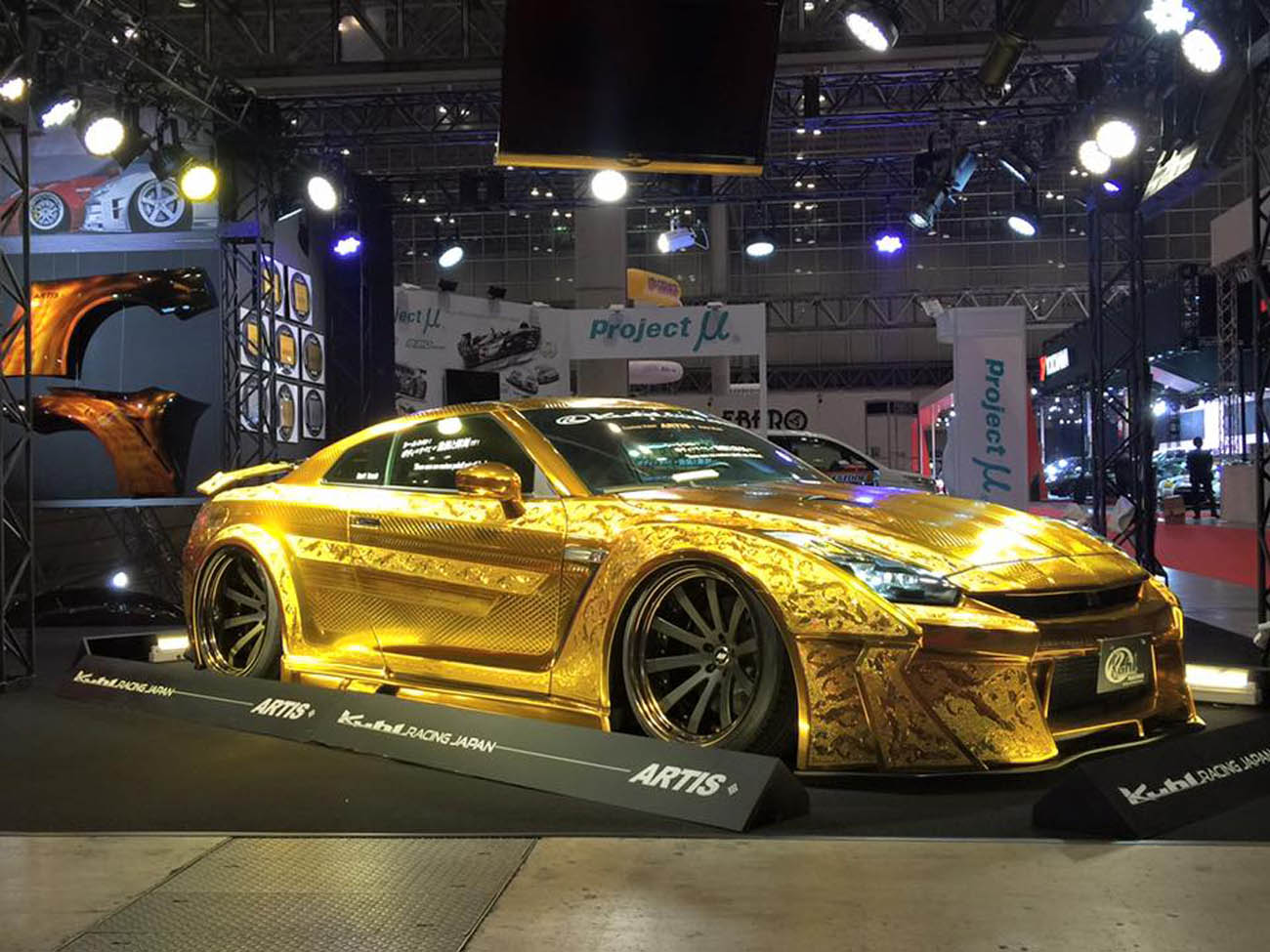 See the rare super product Gold-Plated Nissan R35 GTR by boxer Conor ...